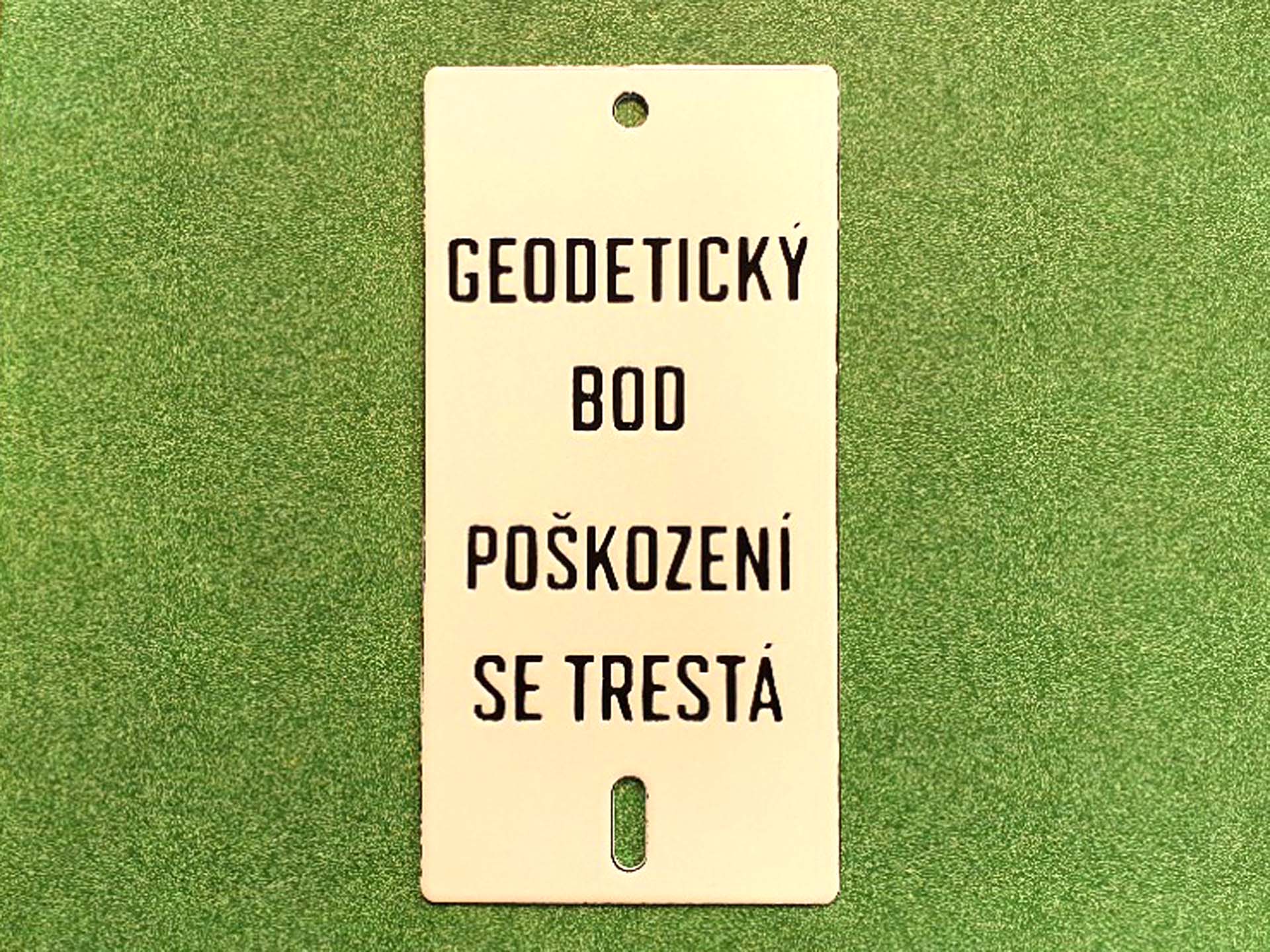 Štítek smalt. k T1/T2 GEOD. BOD /ČR/ + šrouby, matky - Natura Hradec